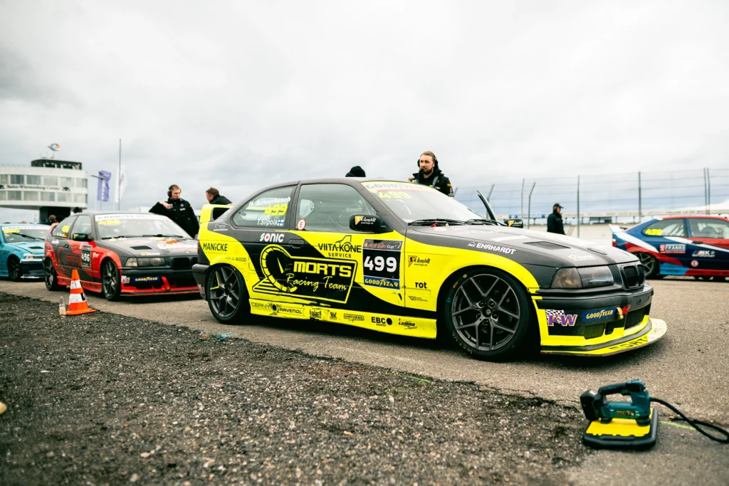 DMV BMW 318ti Cup