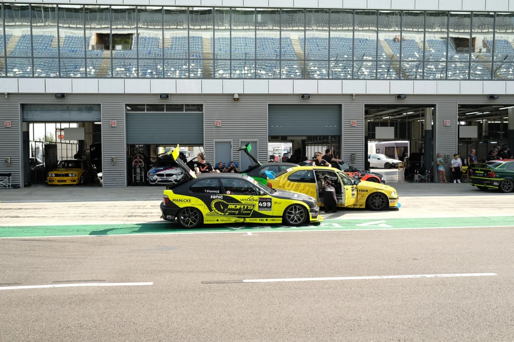 DMV BMW 318ti Cup
